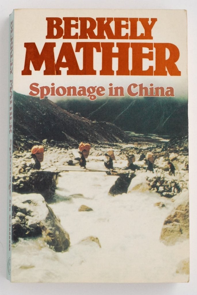 Spionage in China - Berkeley Mather - Spionage Thriller 1983, Boeken, Berkeley Mather, Ophalen of Verzenden, Zo goed als nieuw
