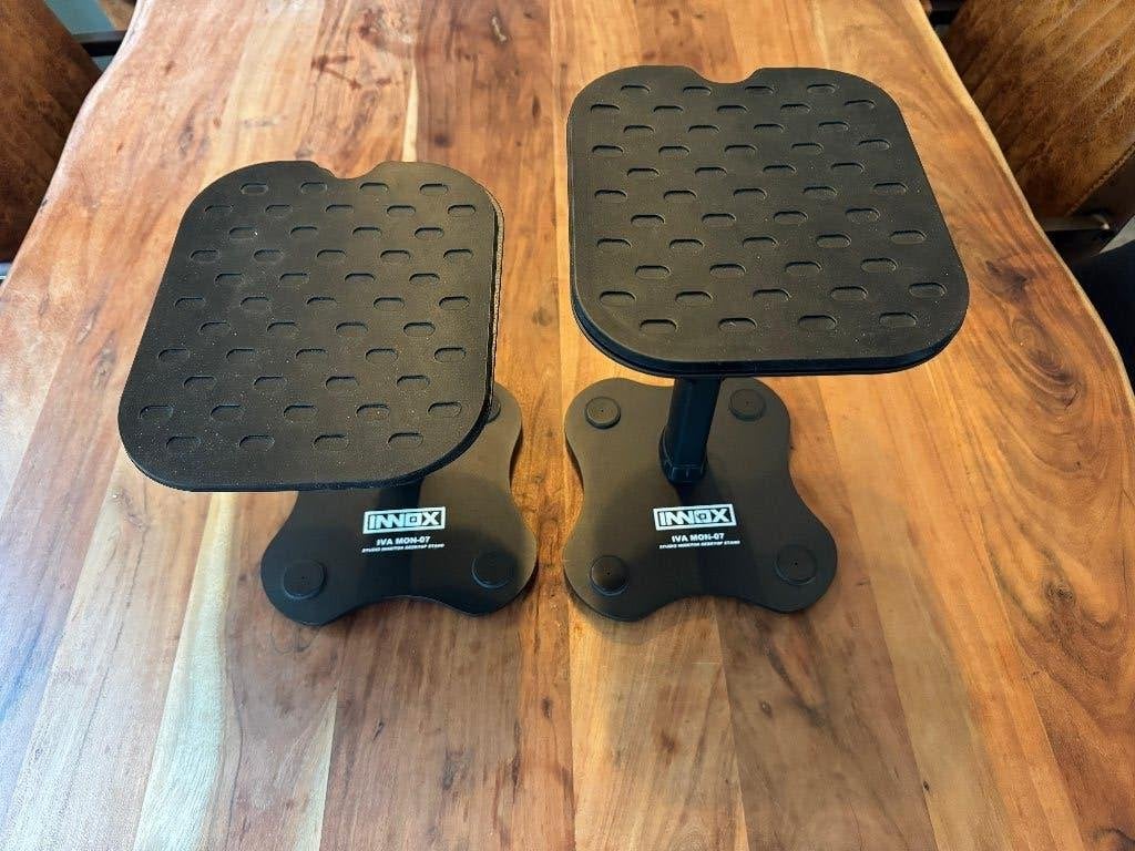 Innox IVA MON-07 desktop monitor statieven (set van 2), Ophalen, Zo goed als nieuw, Instrumentstandaard, Speaker