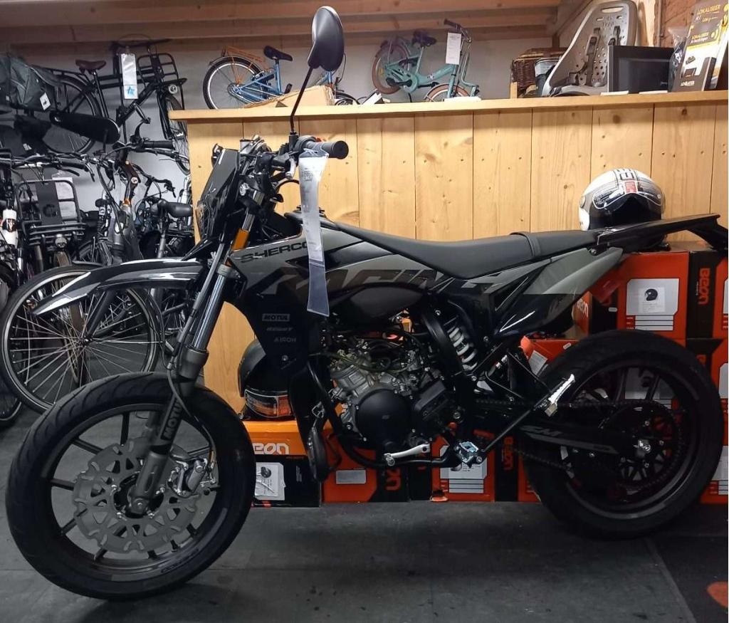 De SHERCO SE50 R is een nieuwe schakelbrommer van SHERCO., Maximaal 45 km/u, Niet ingevuld, Nieuw, SHERCO