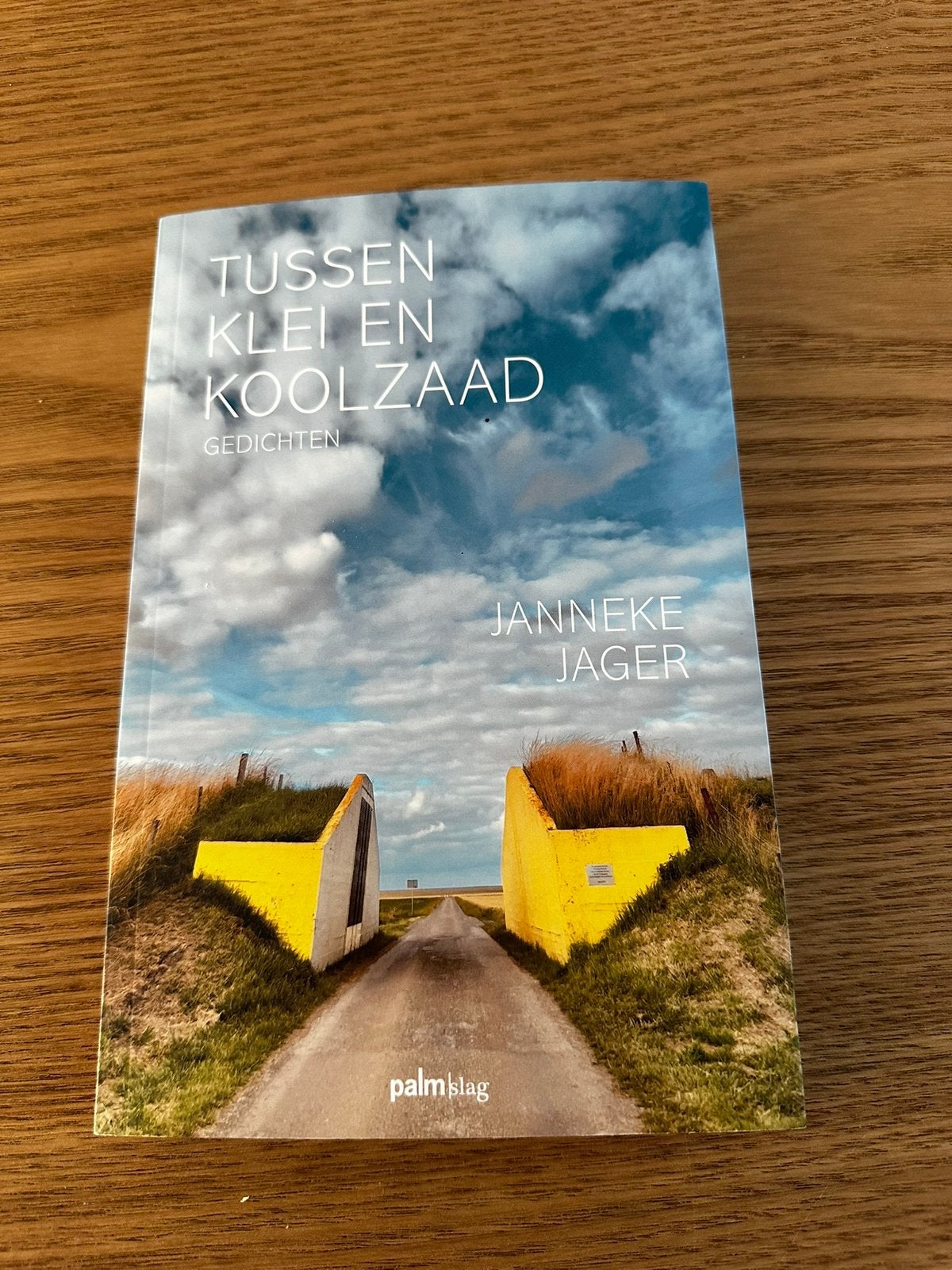 Janneke Jager - Tussen klei en koolzaad, Ophalen of Verzenden, Gelezen, Janneke Jager