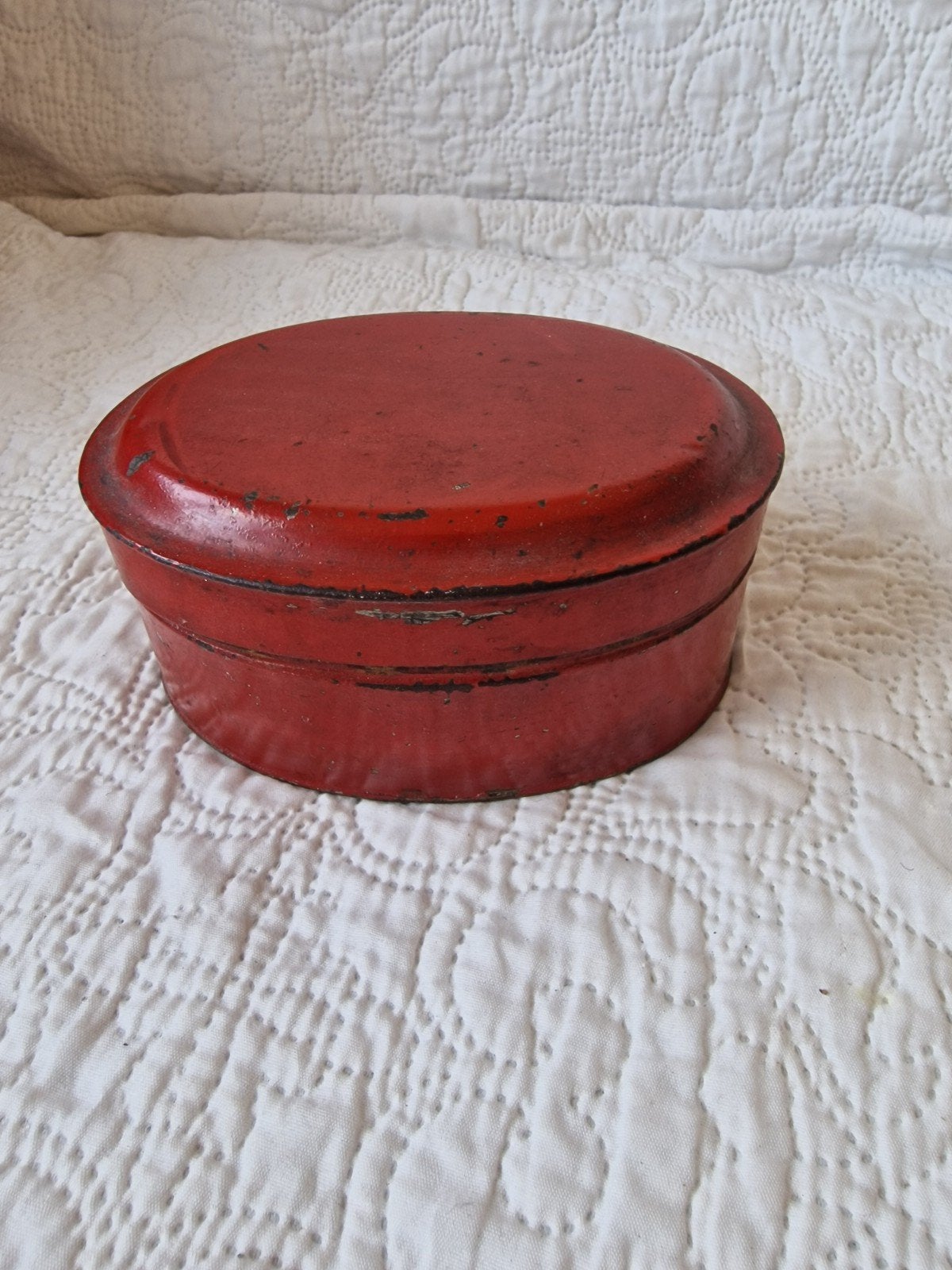 Vintage rood metalen doosje met scharnierend deksel, Antiek en Kunst, Antiek | Emaille, Ophalen of Verzenden