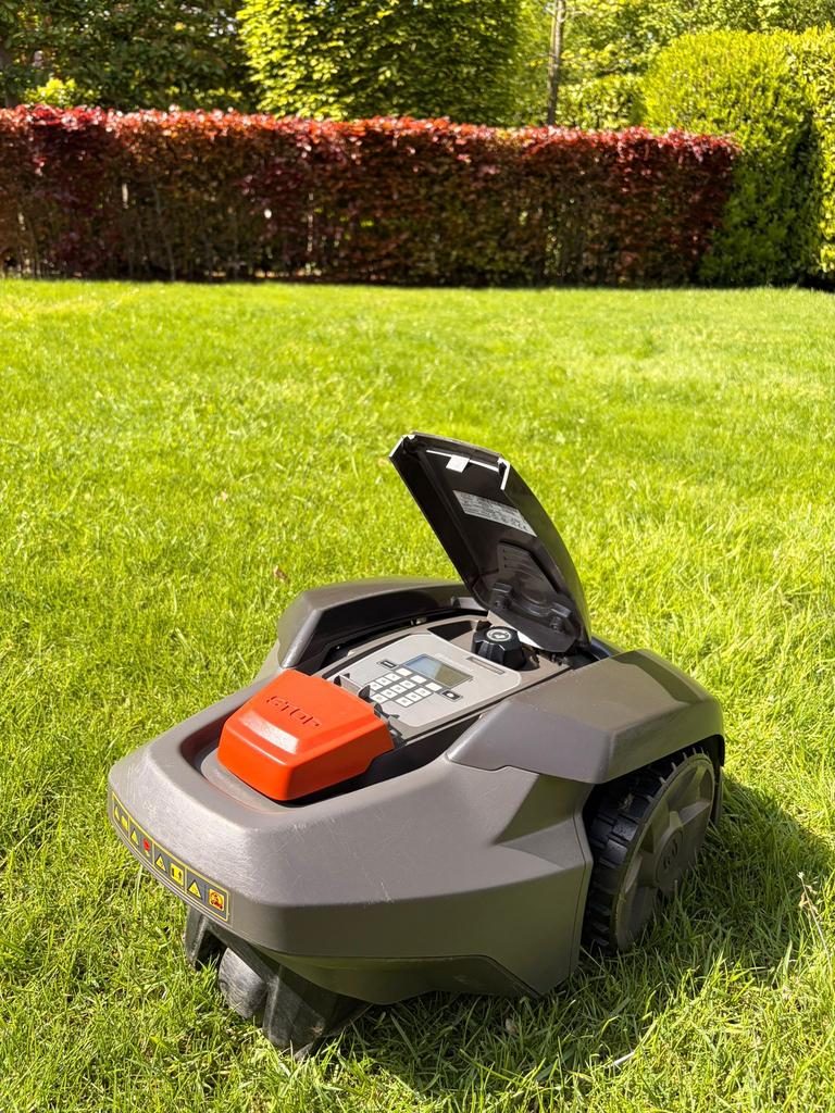 Husqvarna automower 105, Tuin en Terras, Robotmaaiers, Ophalen of Verzenden, Zo goed als nieuw, 20 tot 25 cm