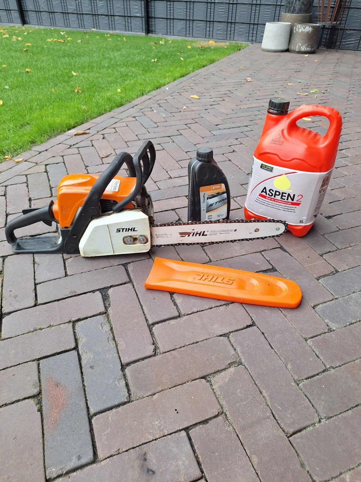 Stihl MS 170 kettingzaag met Aspen 2 brandstof, Ophalen