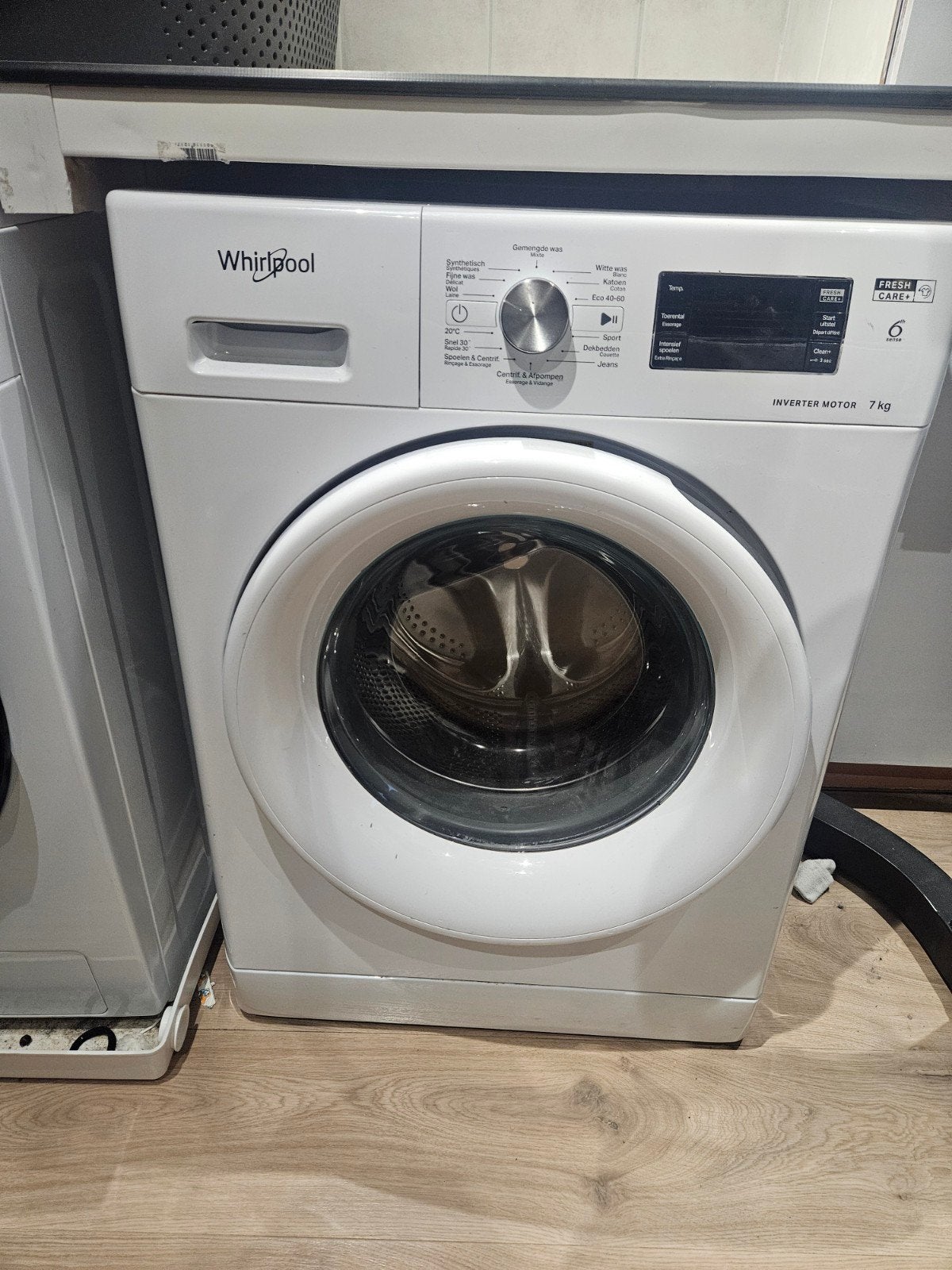 Whirlpool wasmachine met defect: Steen los, 6 tot 8 kg, Ophalen, Niet werkend, Voorlader