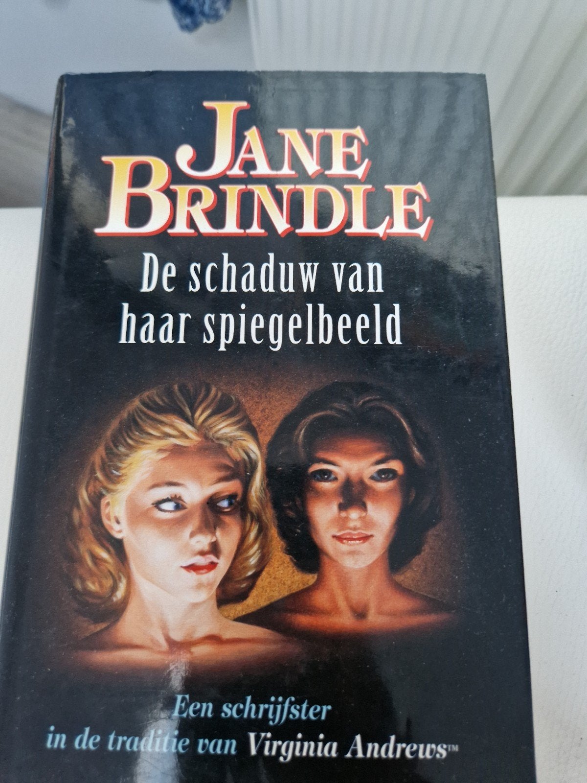 Jane Brindle - De schaduw van haar spiegelbeeld, Ophalen of Verzenden, Gelezen, Jane Brindle, Nederland