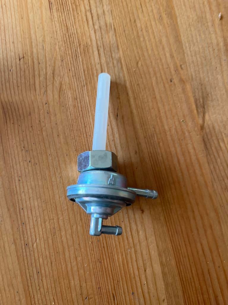 Ongebruikte vacuüm kraan M16 schroefdraad voor scooter, Ophalen of Verzenden