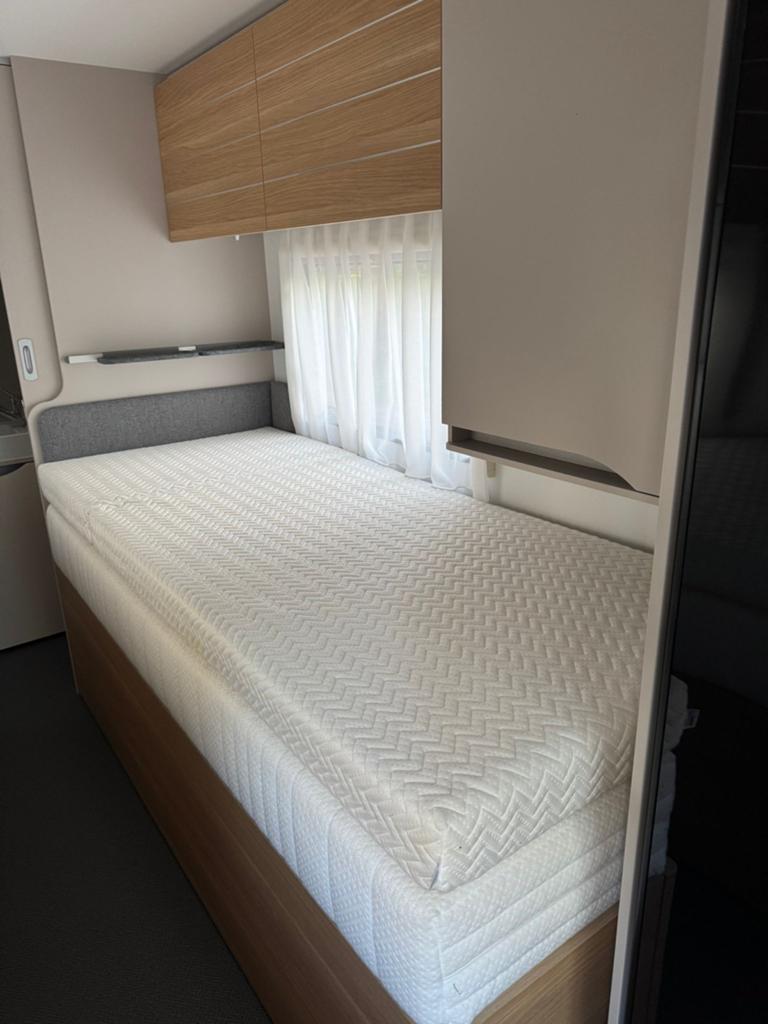 Adria Mobil topmatras voor camper/caravan, Ophalen, Zo goed als nieuw