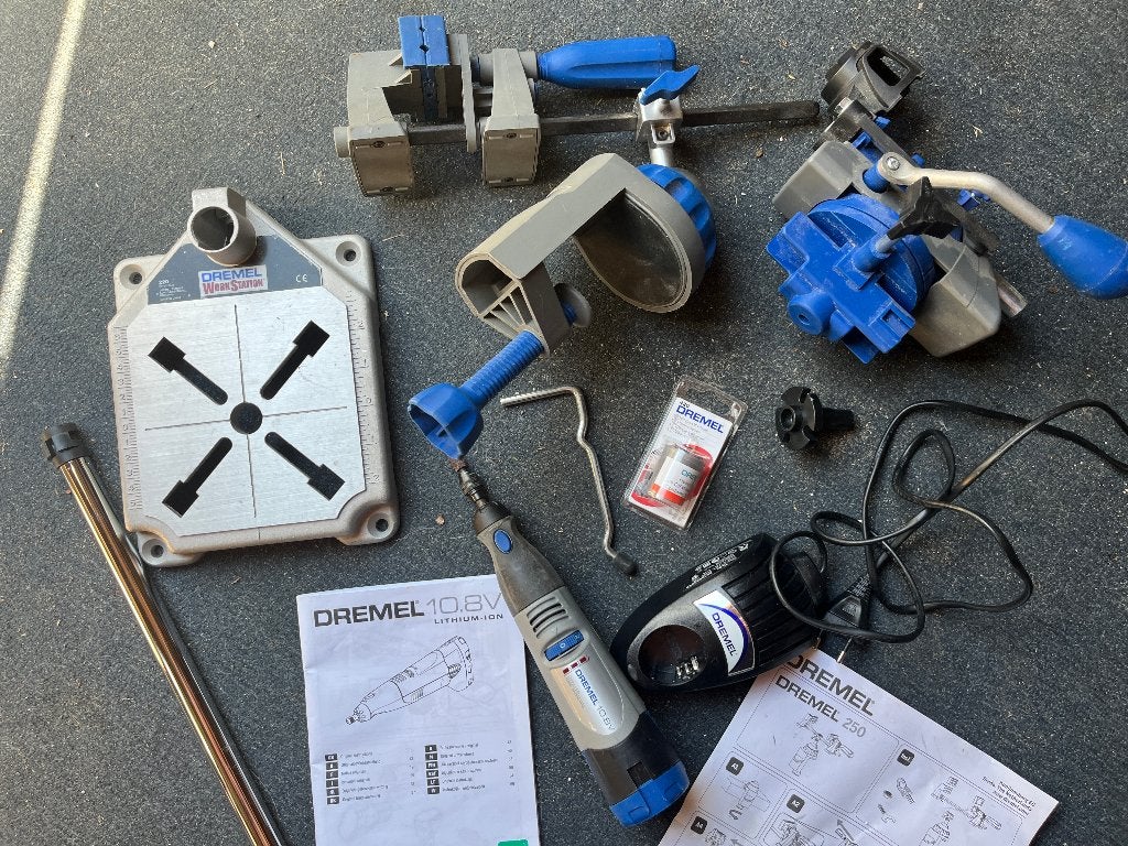 Werkstation Dremel 10.8V en Dremel 250 met accessoires, Ophalen, Zo goed als nieuw, Overige merken
