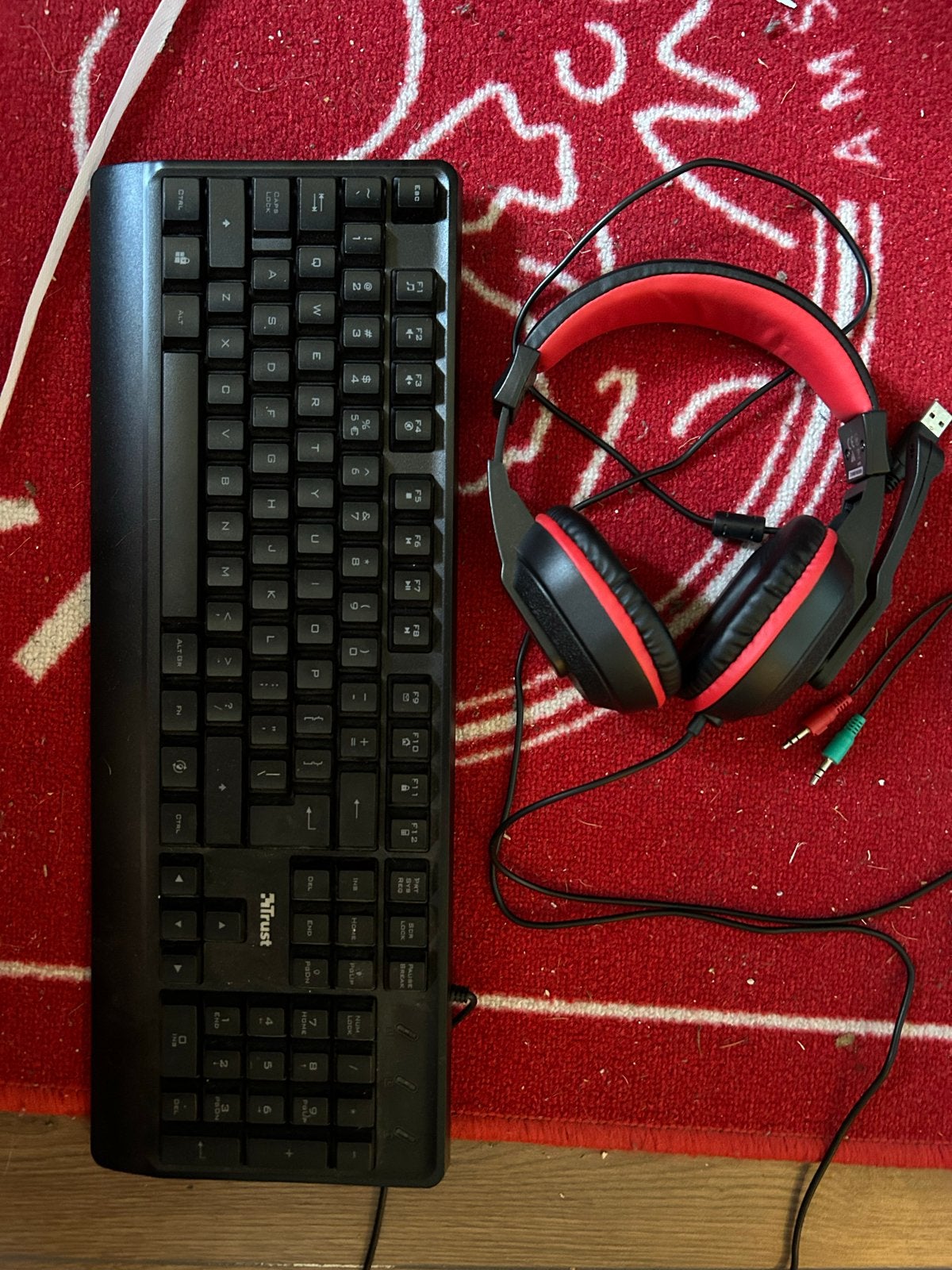 Gaming headset en toetsenbord set - Trust GXT, Ophalen, Gebruikt, Over-ear, Gaming headset