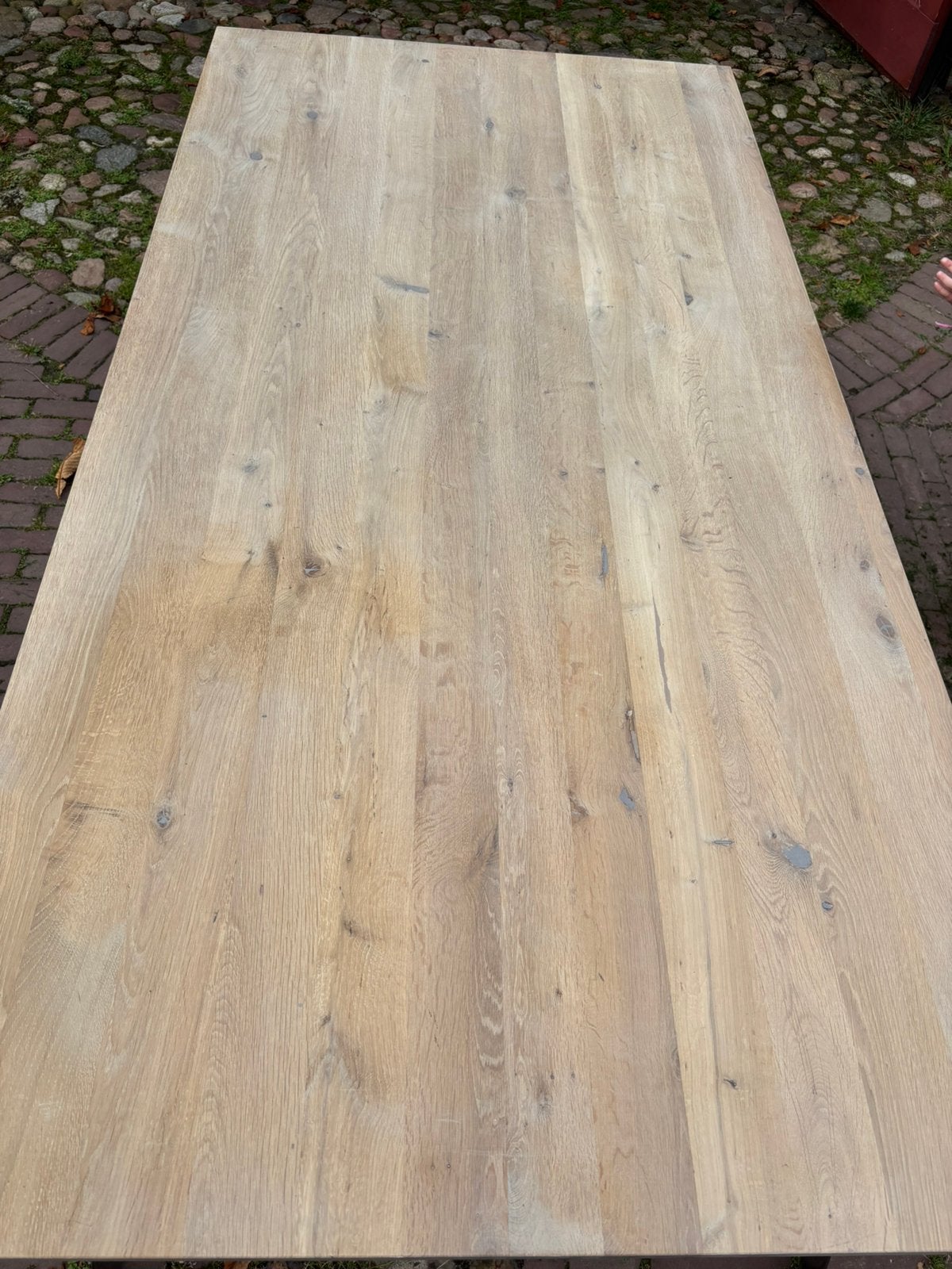 Foto 5 van Mooie massief eiken houten eettafel met zwarte metalen poten