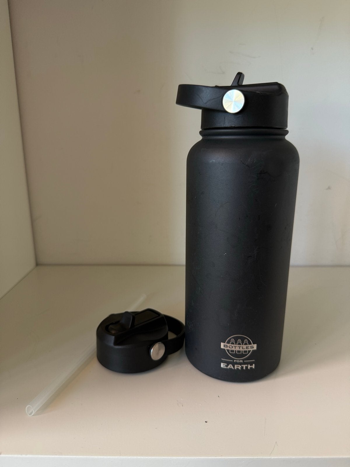 2 stalen drinkflessen uit Bali met nieuwe deksels en rietjes, Ophalen of Verzenden, Metaal, Meerkleurig, Overige typen