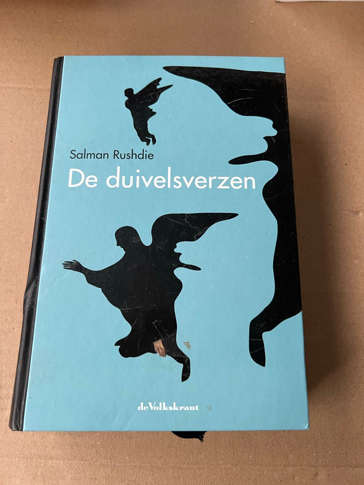 Salman Rushdie - De Duivelsverzen (De Volkskrant editie), Ophalen of Verzenden, Gelezen, Nederland