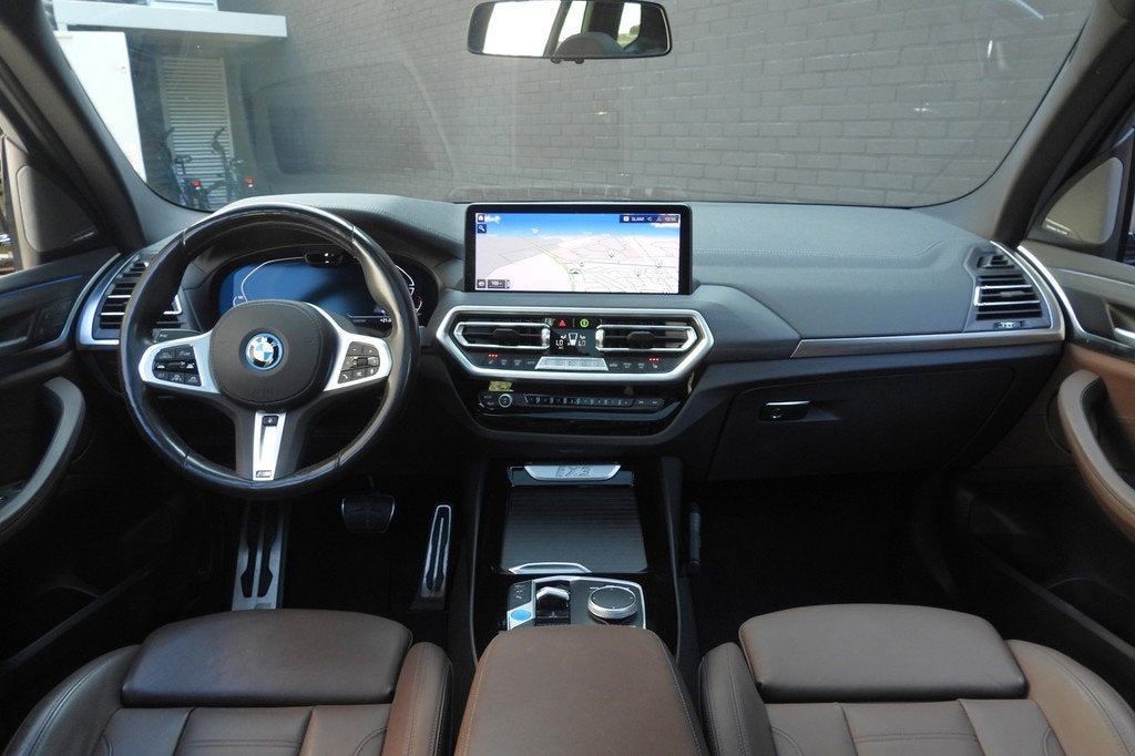 BMW iX3 High Executive / Trekhaak / Sportstoelen / Head-Up /, Auto's, BMW, Achterwielaandrijving, Gebruikt, Zwart, 436 min