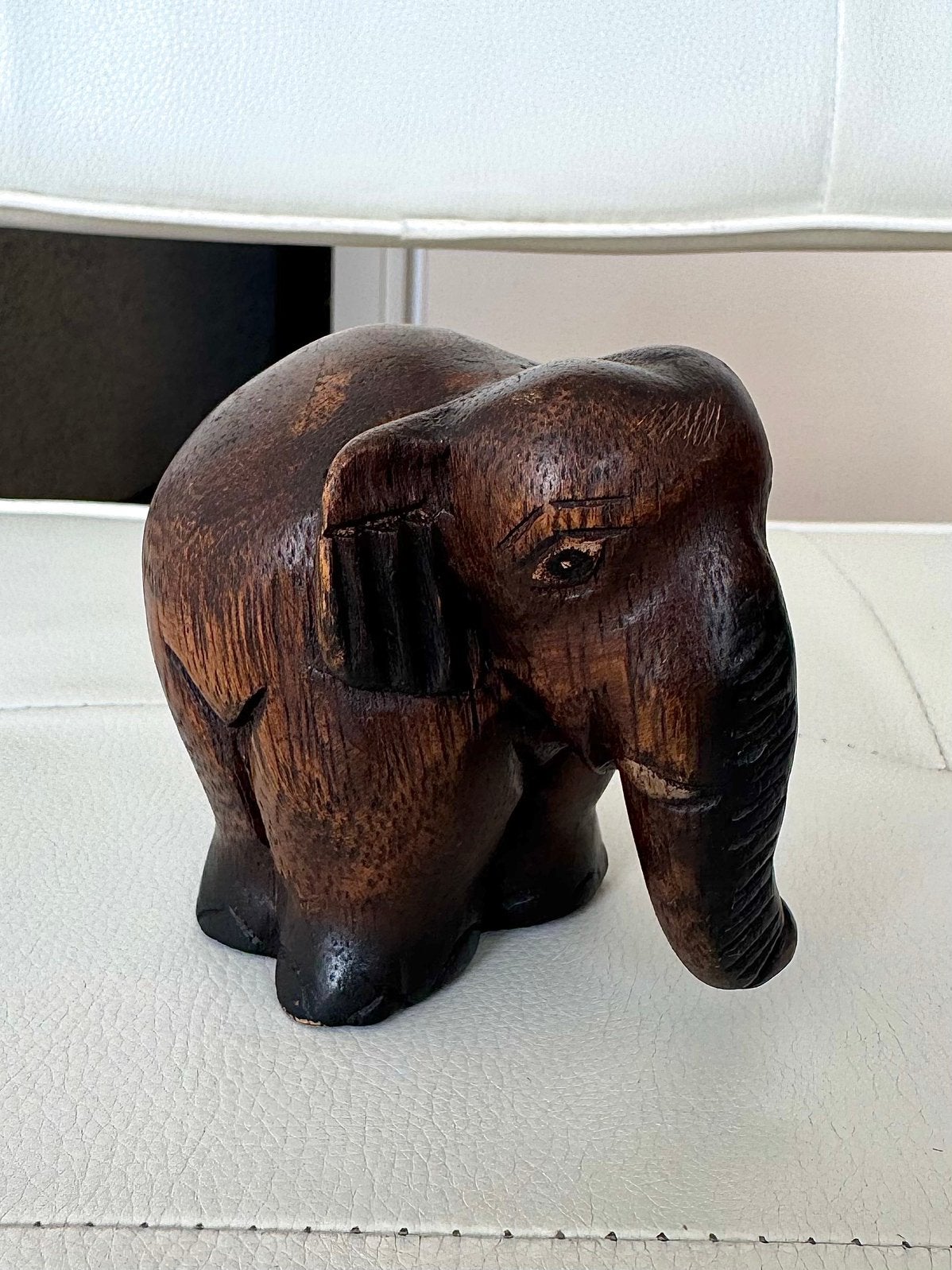Vintage Olifant beeldje van hout gemaakt bruin, Verzenden, Gebruikt, Dier