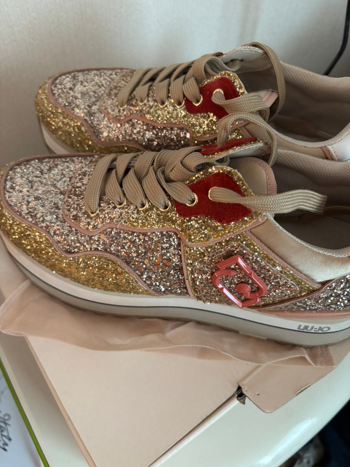 Liu-jo glinsterende gouden sneaker, Kleding | Dames, Schoenen, Beige, Ophalen of Verzenden, Sneakers of Gympen, Zo goed als nieuw