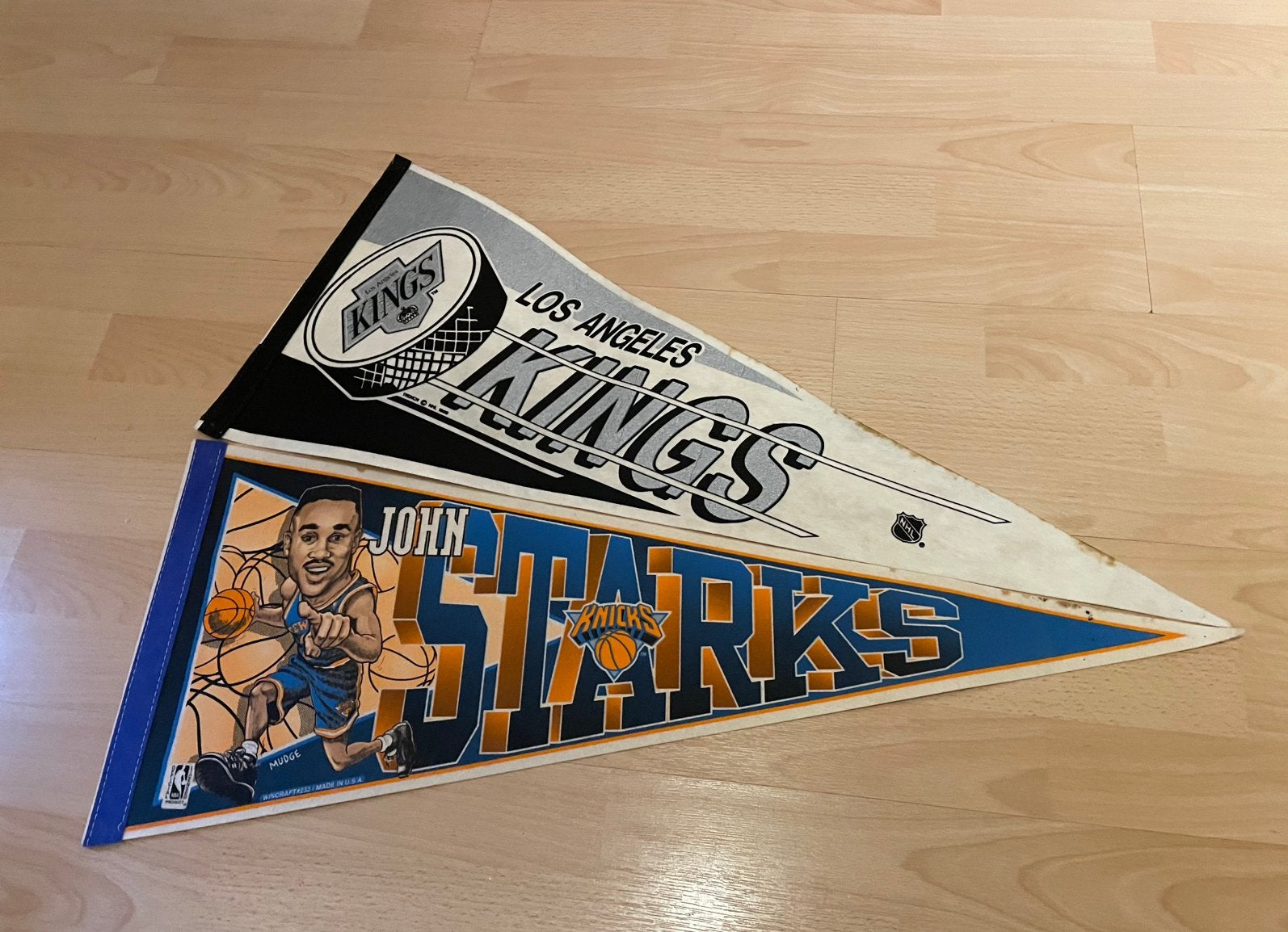 John Starks New York Knicks en LA Kings vintage vaantjes, Ophalen of Verzenden, Gebruikt, Overige typen