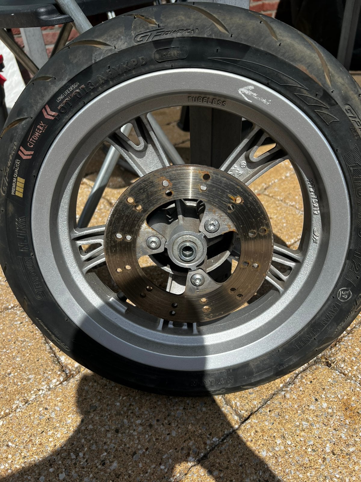 Peugeot Kisbee velg met band 100/70-12, Ophalen of Verzenden, Gebruikt, Overige typen, Peugeot