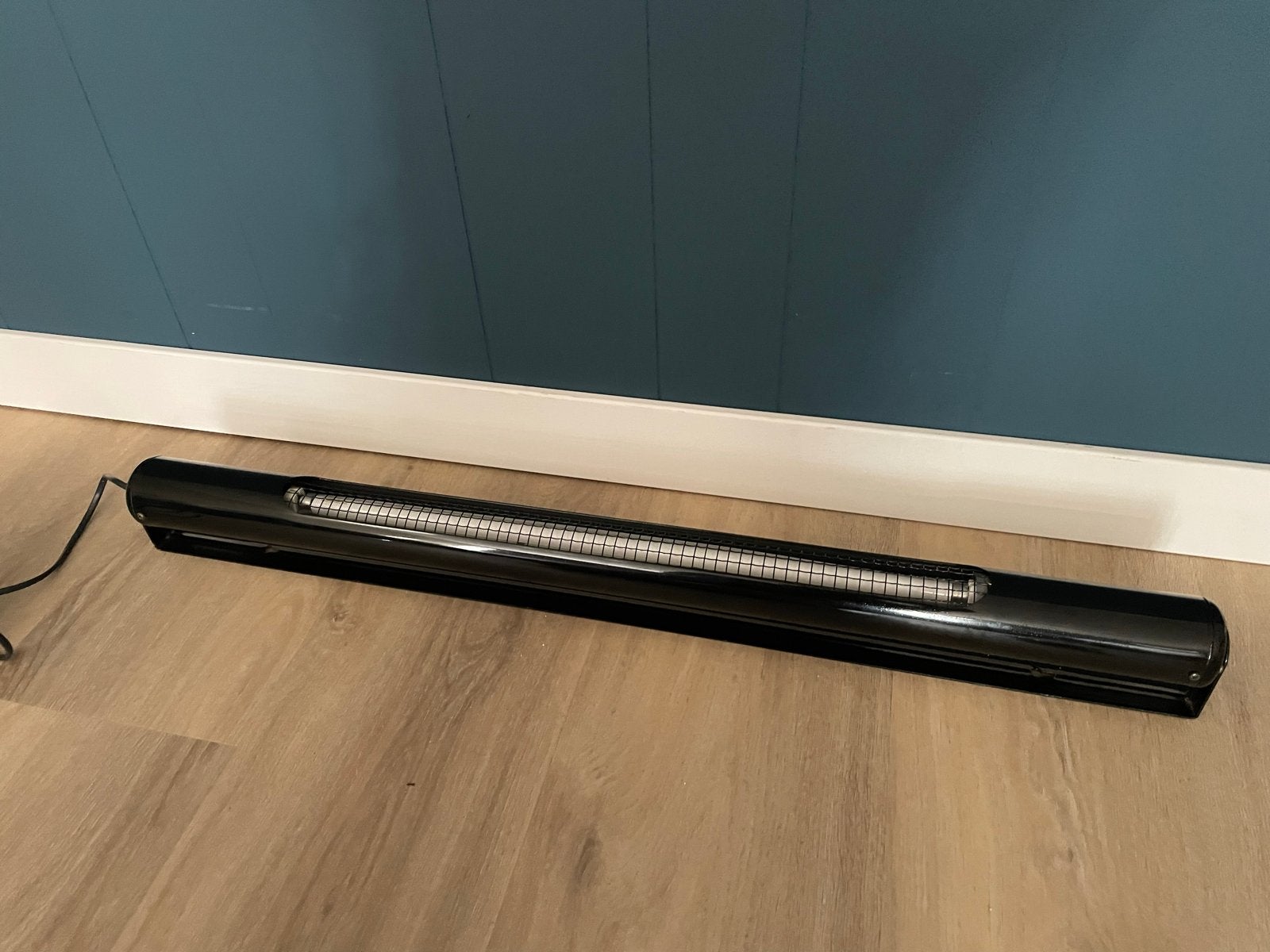 Retro zwarte TL buislamp wandlamp met ophangbeugel, Met snoer/stekker, Gebruikt, Ophalen of Verzenden, Overige merken