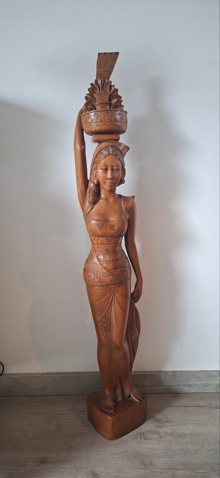 Prachtig beeld van indonesische vrouw. Jaren 70, Ophalen, Houtsnijwerk, 50 - 100 cm, Handgemaakt