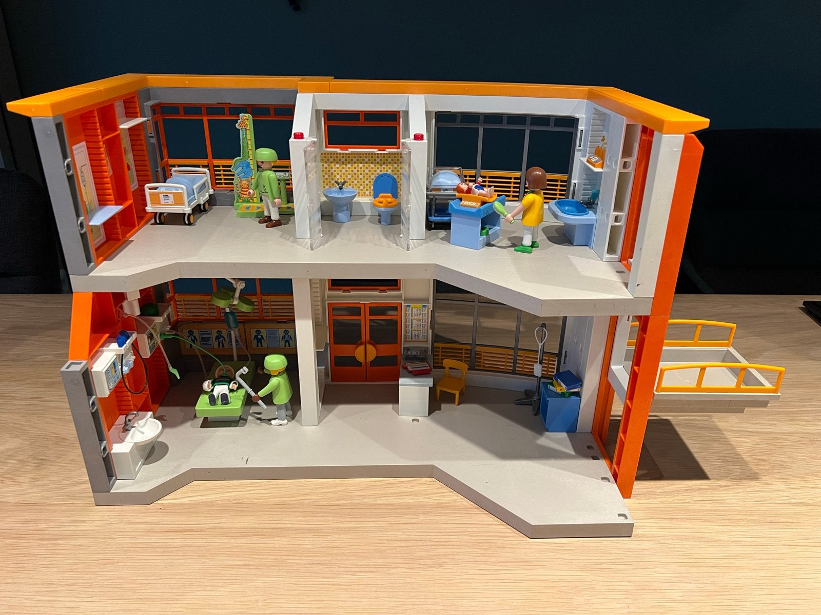 Playmobil Ziekenhuis met inrichting en figuren, Gebruikt, Gebouw, Complete set, Ophalen of Verzenden
