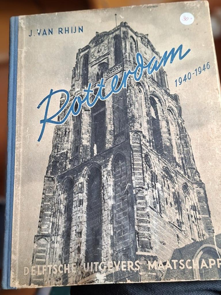 Boek Rotterdam 1940-1946 door J. van Rhijn, Ophalen of Verzenden, 20e eeuw of later, Gelezen, J. van Rhijn