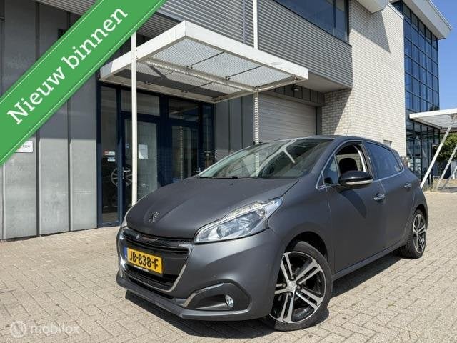 Peugeot 208 1.2 Benz GT Line Pano Camera, Auto's, Peugeot, Voorwielaandrijving, Gebruikt, Euro 6, 49 €/maand