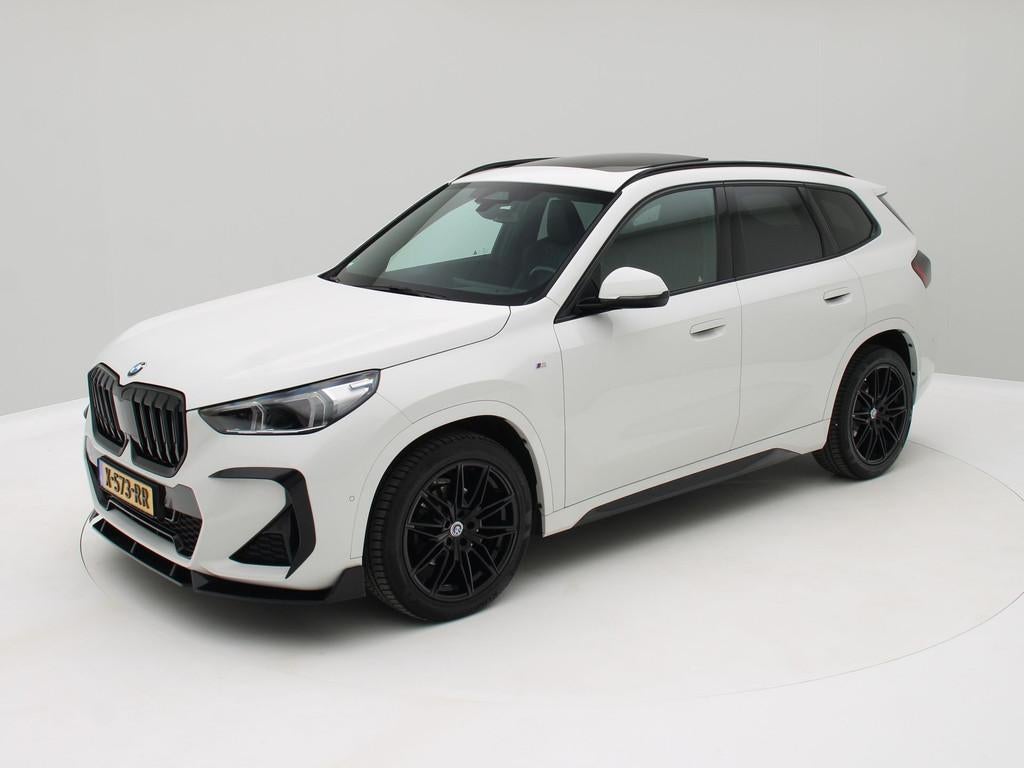 BMW X1 sDrive18i M Sport Nieuwe type! / Panorama / Leder / H, Auto's, 136 pk, Gebruikt, Euro 6, Wit