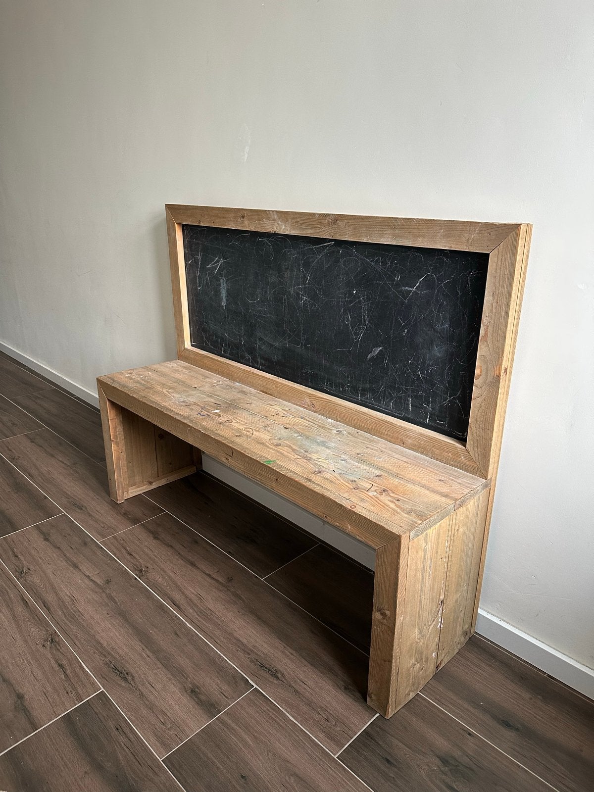 Houten kinderbureau met schoolbord rugleuning, Kinderen en Baby's, Ophalen of Verzenden, Gebruikt