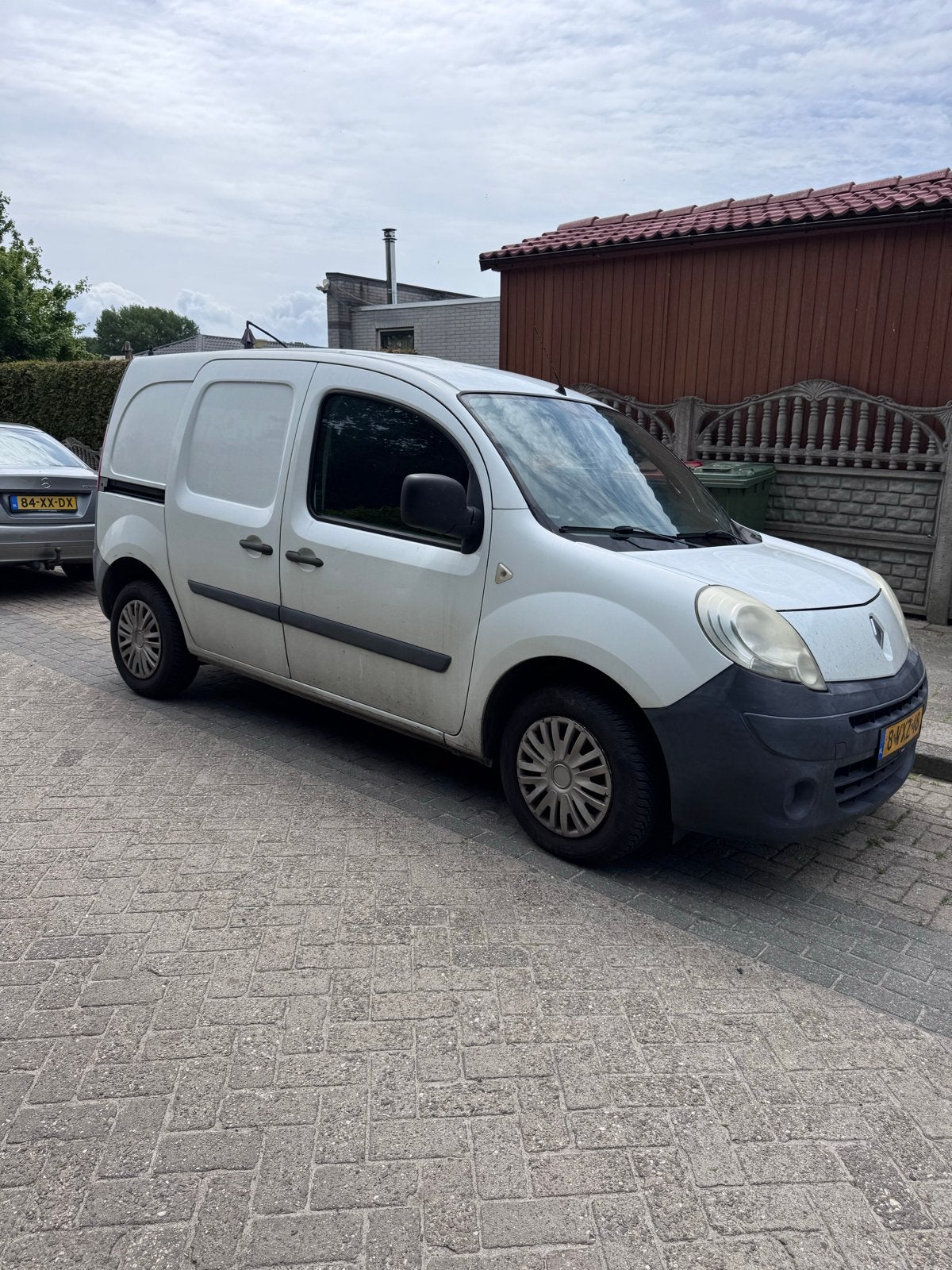 Renault Kangoo 1.5 DCI 55KW 2012 is btw auto, Euro 5, 74 pk, 4 cilinders, Renault