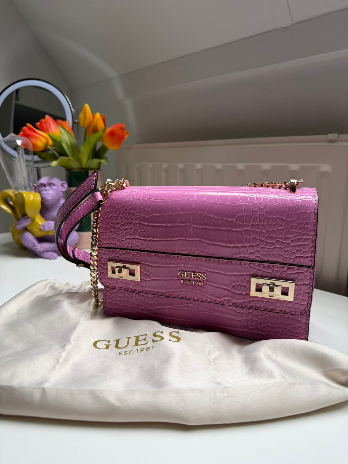 GUESS schoudertas – roze – met gouden details, Ophalen, Zo goed als nieuw, Roze, Schoudertasje