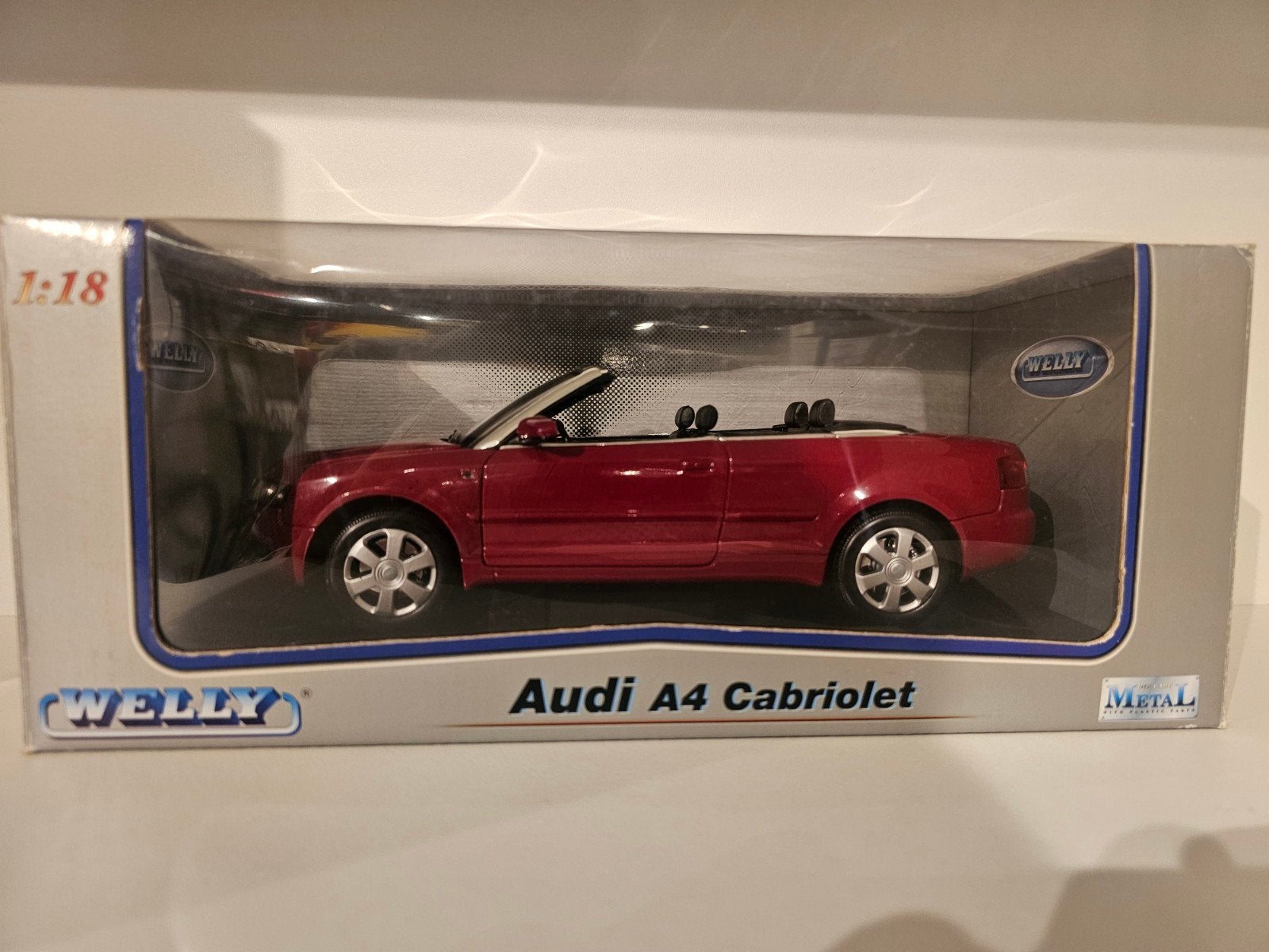 Welly Audi A4 Cabriolet Rood 1:18 Modelauto, Ophalen of Verzenden, Zo goed als nieuw, Auto, Welly