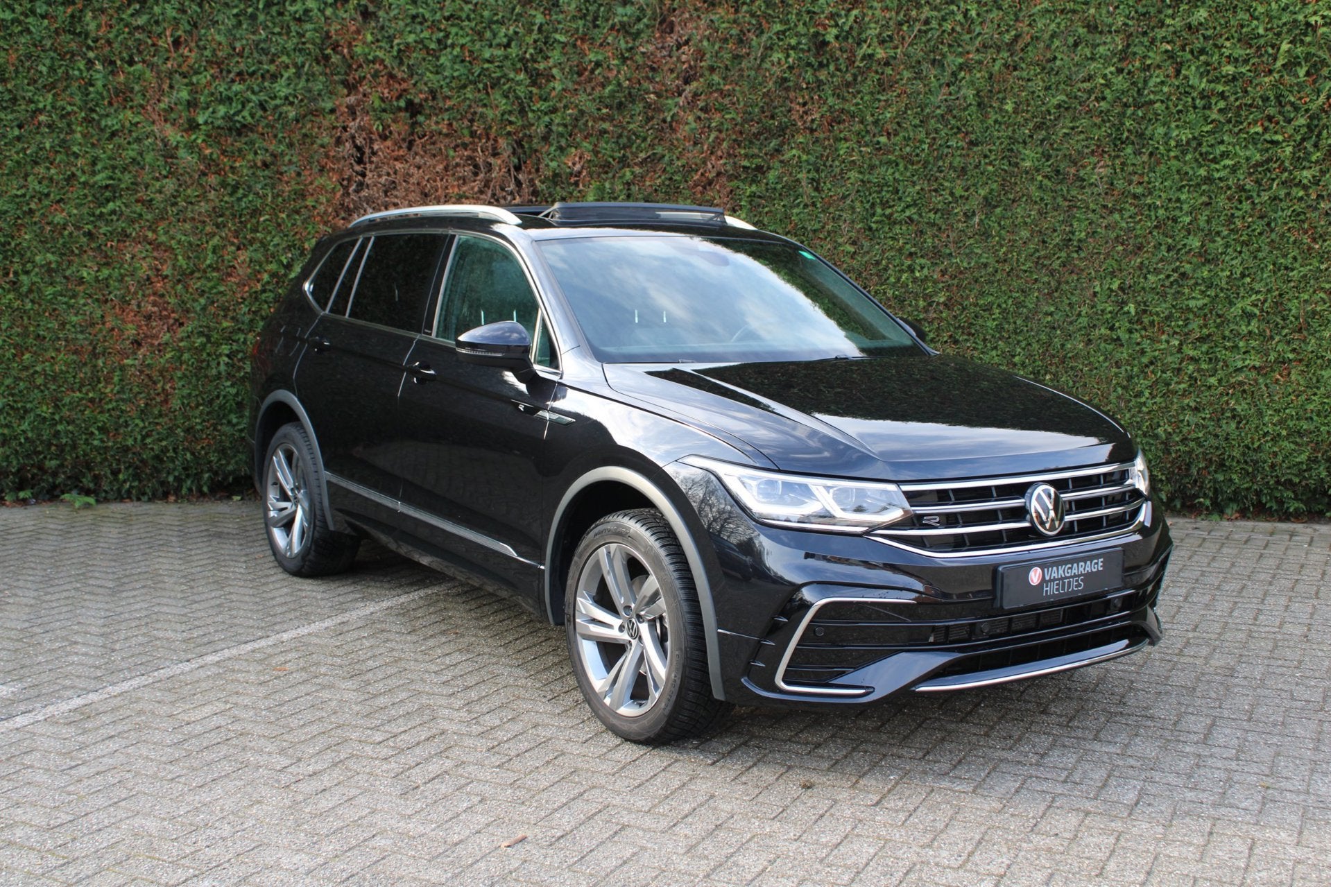 Volkswagen Tiguan Allspace 1.5 TSI R-Line Business+ 7p. pano, Stof, 4 cilinders, 150 pk, 7 stoelen