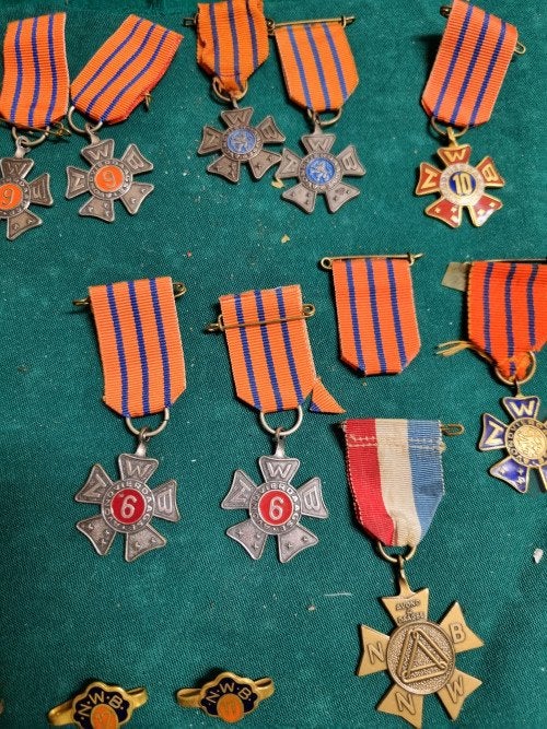 speldjes avond vierdaagse kruisjes, Verzamelen, Speldjes, Pins en Buttons, Ophalen of Verzenden, 'T Olde Gre-j, Info@toldegrej.nl