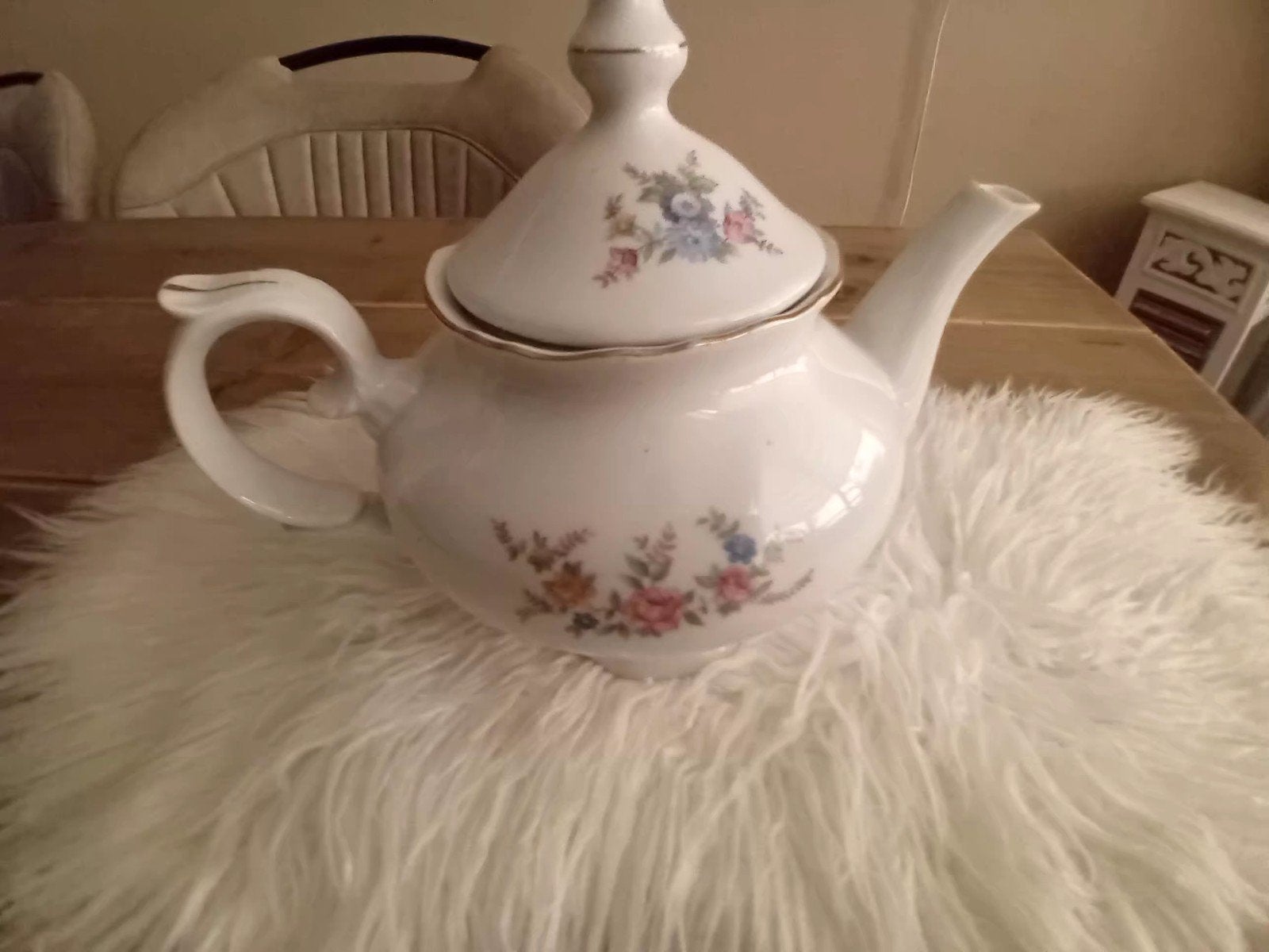 BROCANTE BLOEMETJES/ GOUD THEEPOT. I.G.ST., Antiek en Kunst, Ophalen