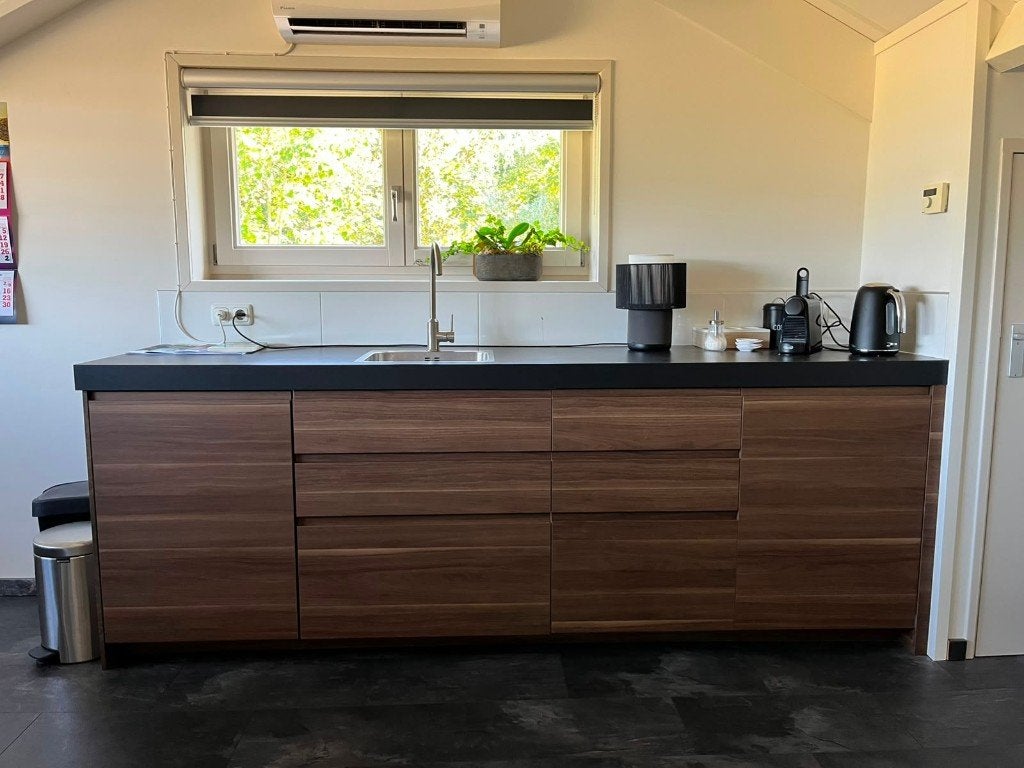 Keukenblok / Pantry, z.g.a.n. 267cm b x 97 cm h x 62 cm d, Ophalen, Bruin, Enkelwandige keuken, Zo goed als nieuw