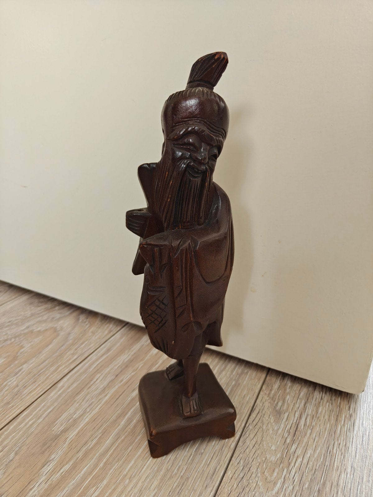 Houten beeld van wijze man - Oosters decoratief beeldje, Ophalen of Verzenden