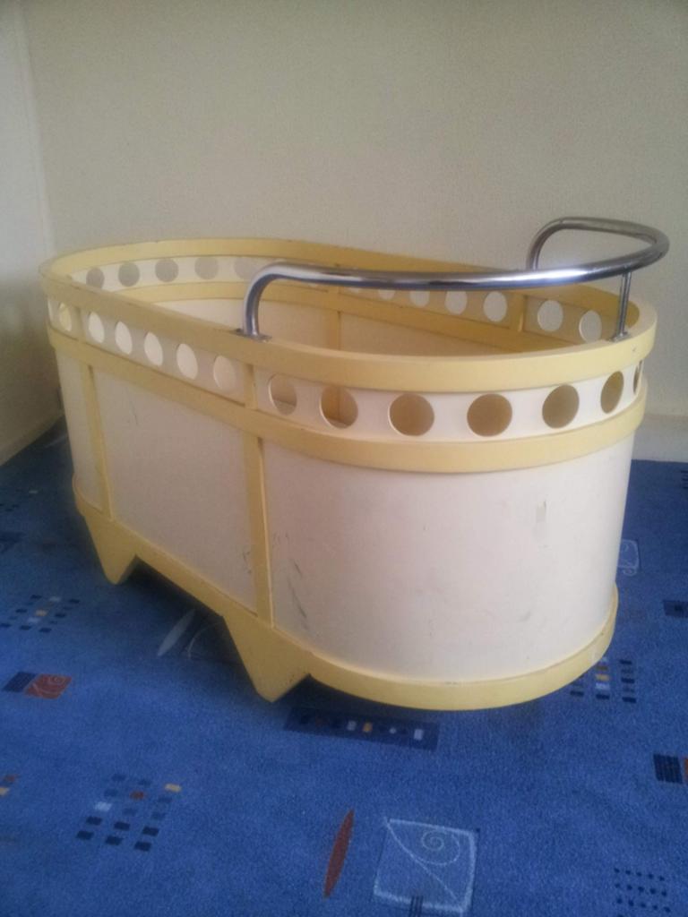 Vintage Wiegje Jaren '50 - Chroom en Geel, Kinderen en Baby's, Babywiegjes en Ledikanten, Gebruikt, Wieg, Ophalen