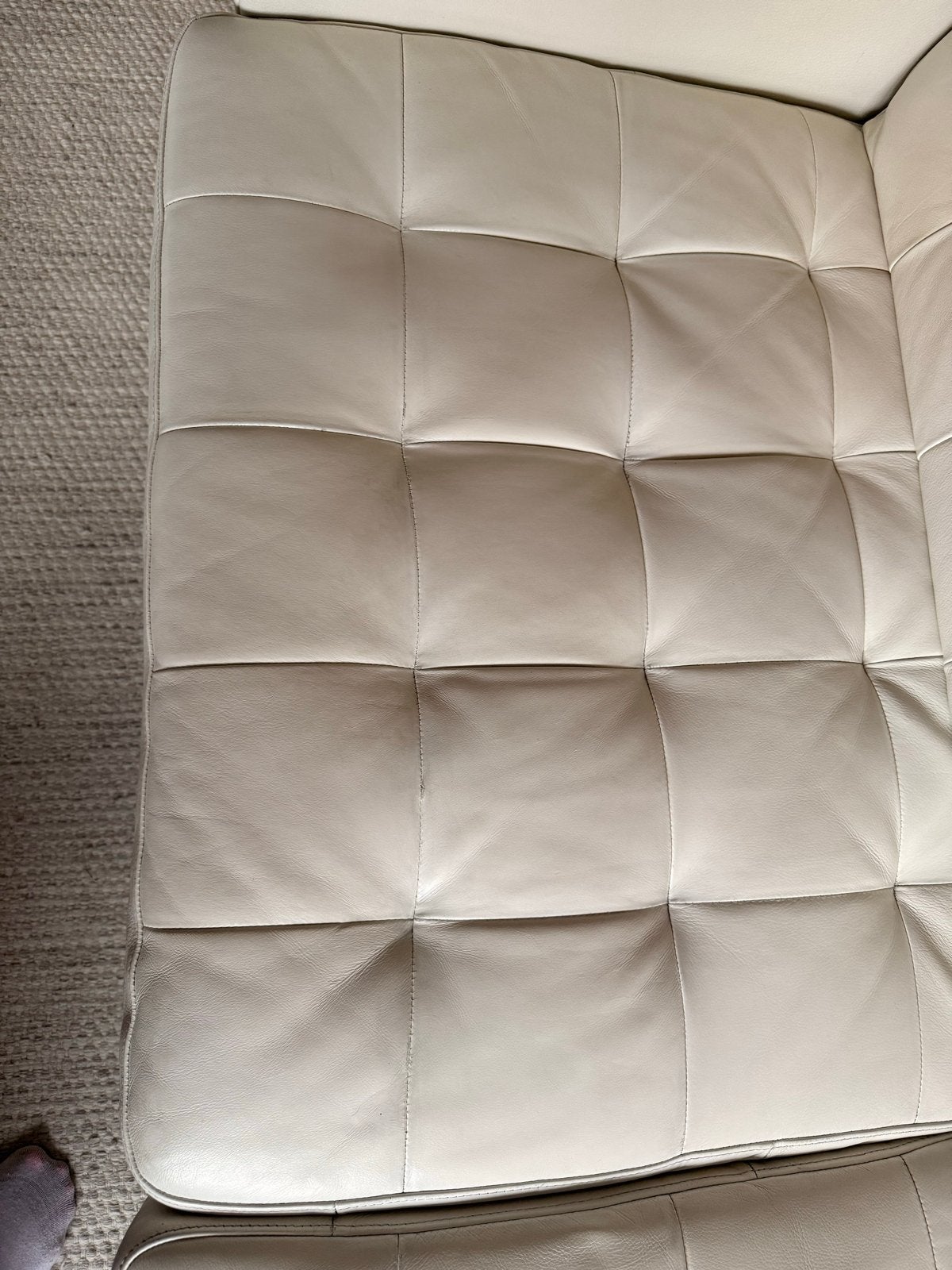 Twee crèmekleurige leren banken ikea karlstad landskrona, Huis en Inrichting, Banken | Bankstellen, Ophalen, Gebruikt, 150 tot 200 cm