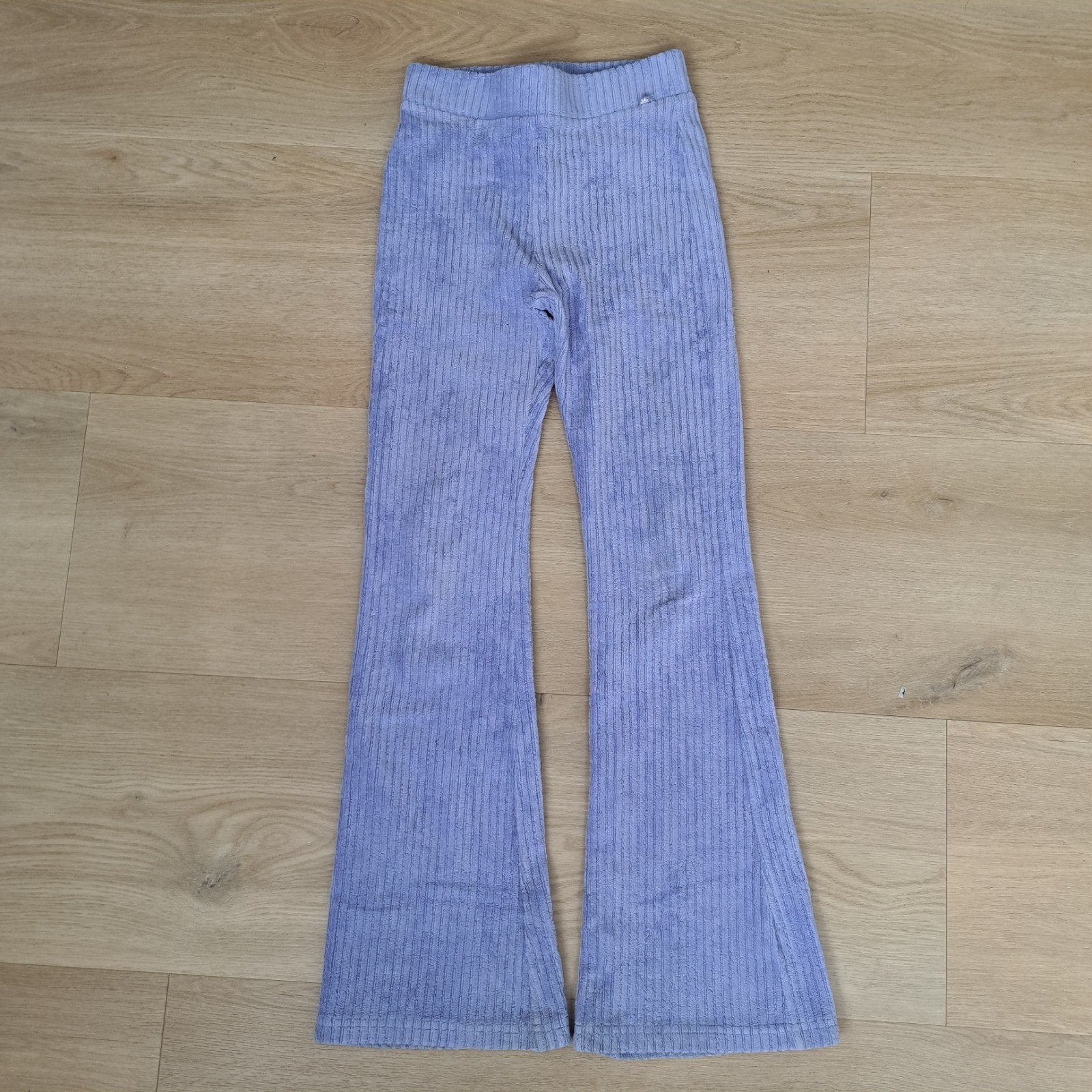 WE Lila flared ribbroek maat 134, Broek, WE, Meisje, Ophalen of Verzenden
