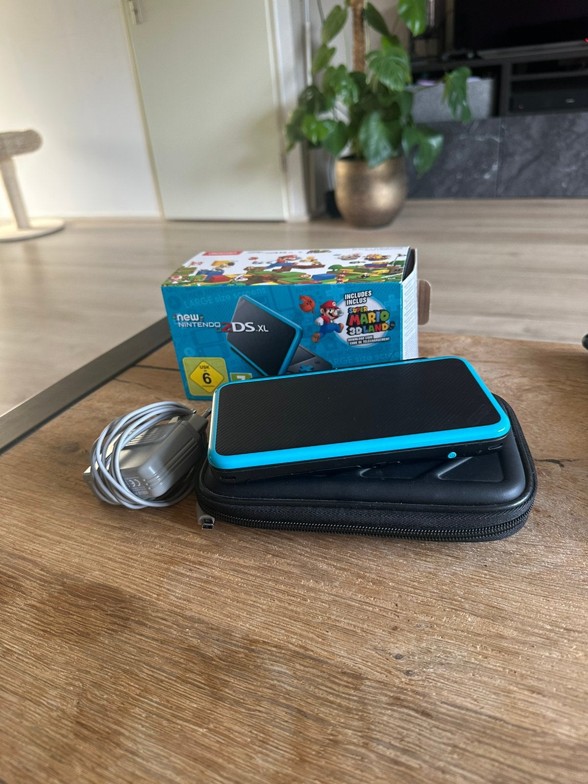 New Nintendo 2DS XL zwart/blauw + originele doos, Ophalen, Zo goed als nieuw, Blauw, 2DS
