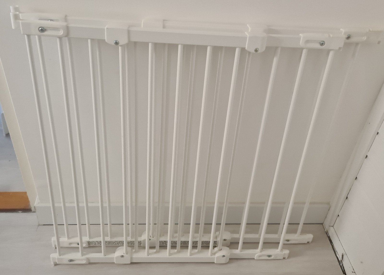 set van 2 BabyDan traphekjes - wit, Kinderen en Baby's, Ophalen, 100 tot 115 cm, Zo goed als nieuw, Metaal of IJzer