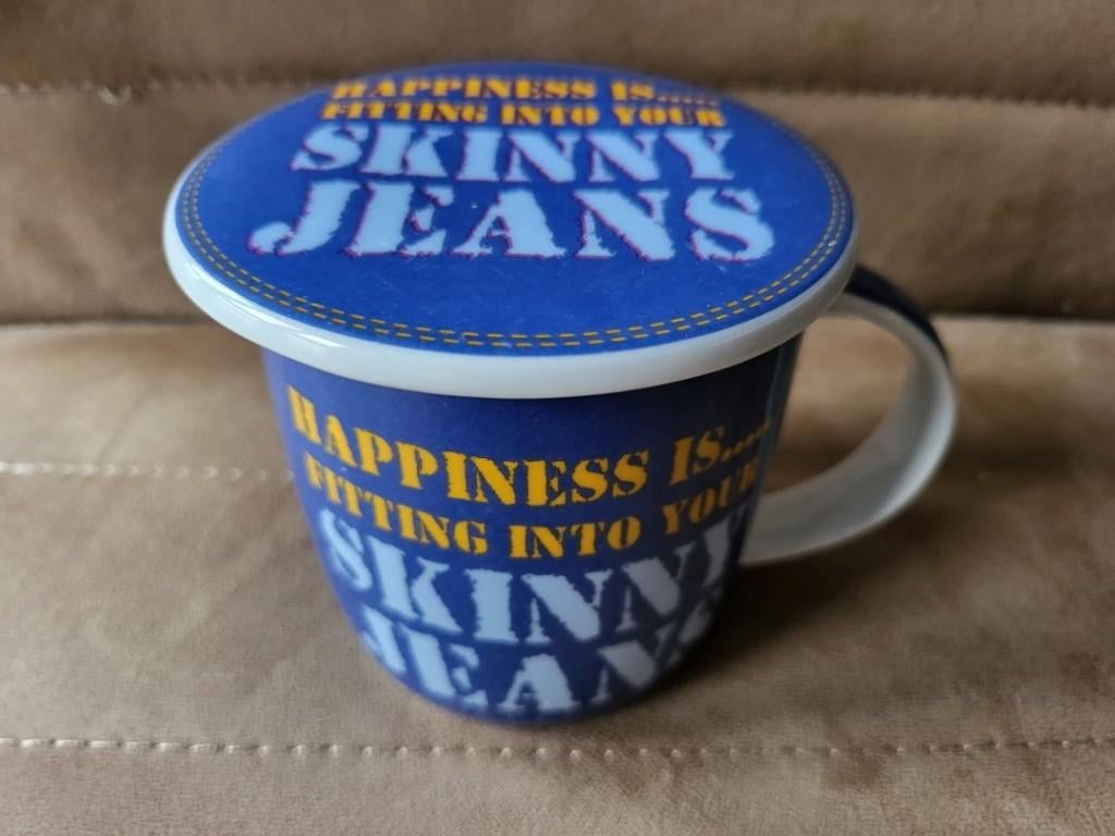 Skinny Jeans mok met onderzetter, Nieuw, Ophalen of Verzenden, Overige stijlen, Kop(pen) en/of Schotel(s)