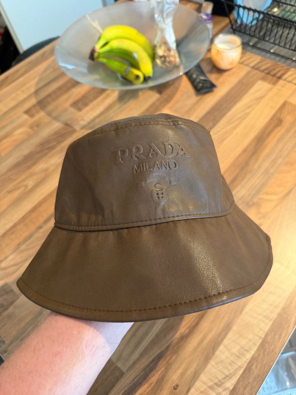 Prada Milano Leren Bucket Hat - nieuw, Kleding | Dames, Hoeden en Petten, Ophalen of Verzenden, Zo goed als nieuw, One size fits all