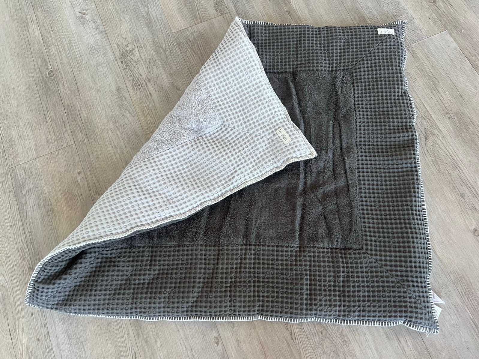 Boxkleed Koeka grijs te koop!, Ophalen of Verzenden, Zo goed als nieuw