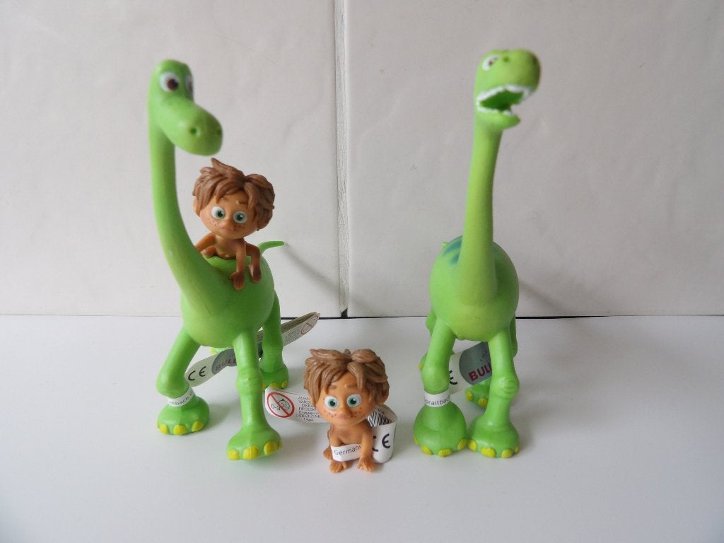 nieuw 3 delige Disney Good Dinosaur figuren set, Ophalen of Verzenden, Overige figuren, Nieuw, Beeldje of Figuurtje