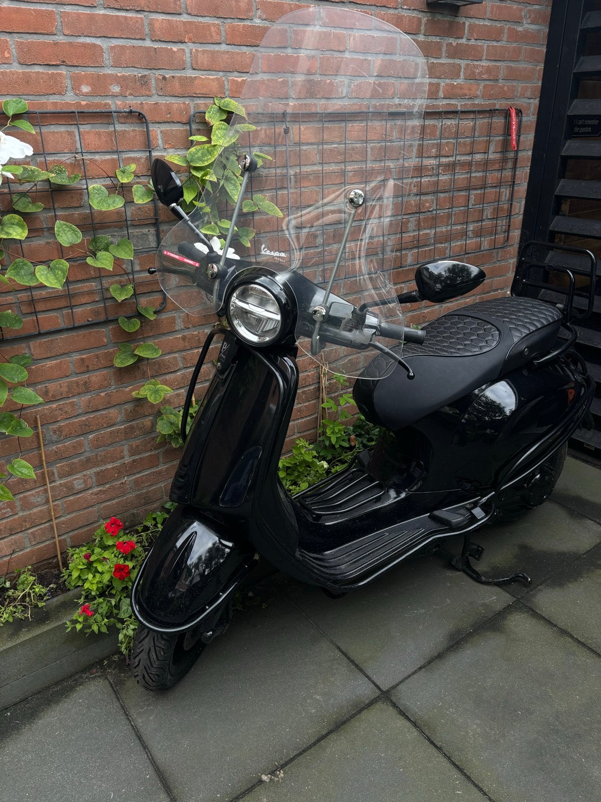 Stijlvolle Zwarte Vespa primavera 125cc 2023, Fietsen en Brommers, Scooters | Vespa, Ophalen, Overige modellen, Maximaal 45 km/u