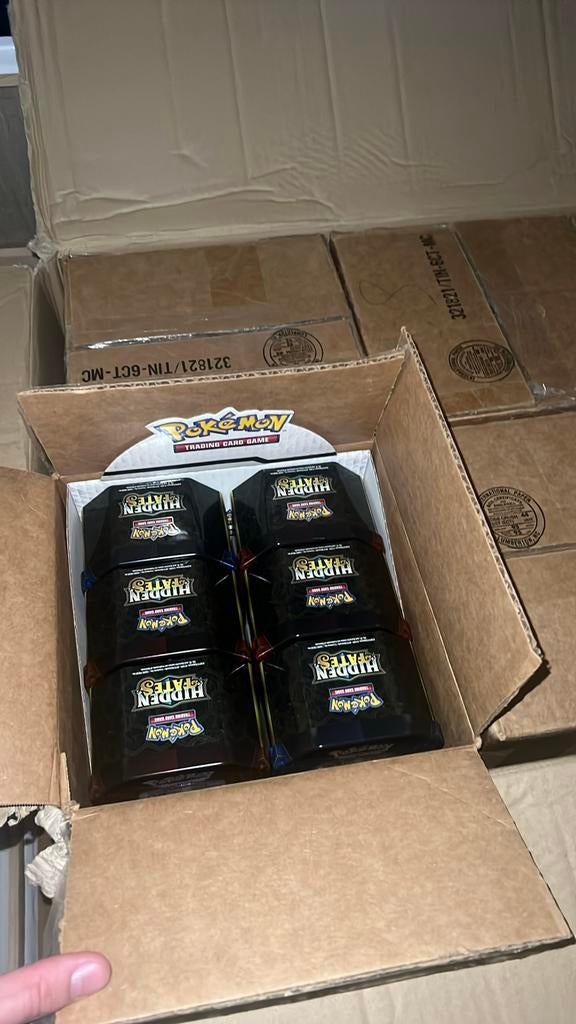 12 *LEGE* Hidden Fates Tin Cases (totaal 72 tins!), Hobby en Vrije tijd, Verzamelkaartspellen | Pokémon, Ophalen of Verzenden