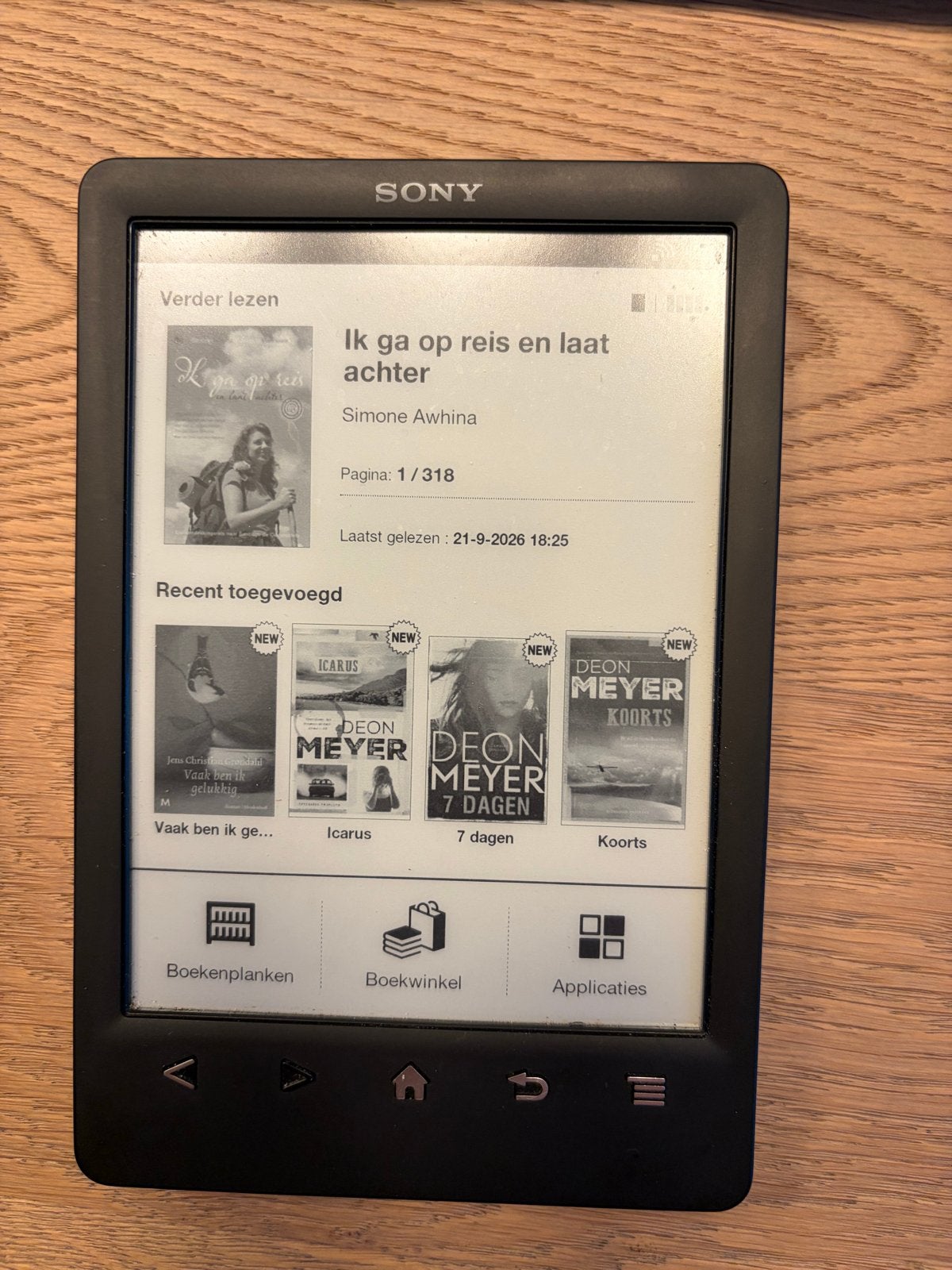 Sony Reader PRS-T3S E-reader met hoes en lampje, Computers en Software, Gebruikt, Ophalen of Verzenden, 4 GB of minder, Touchscreen