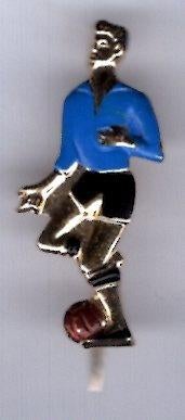 Voetballer koperkleurig speldje ( Y_026a ), Verzamelen, Verzenden, Zo goed als nieuw, Sport, Speldje of Pin