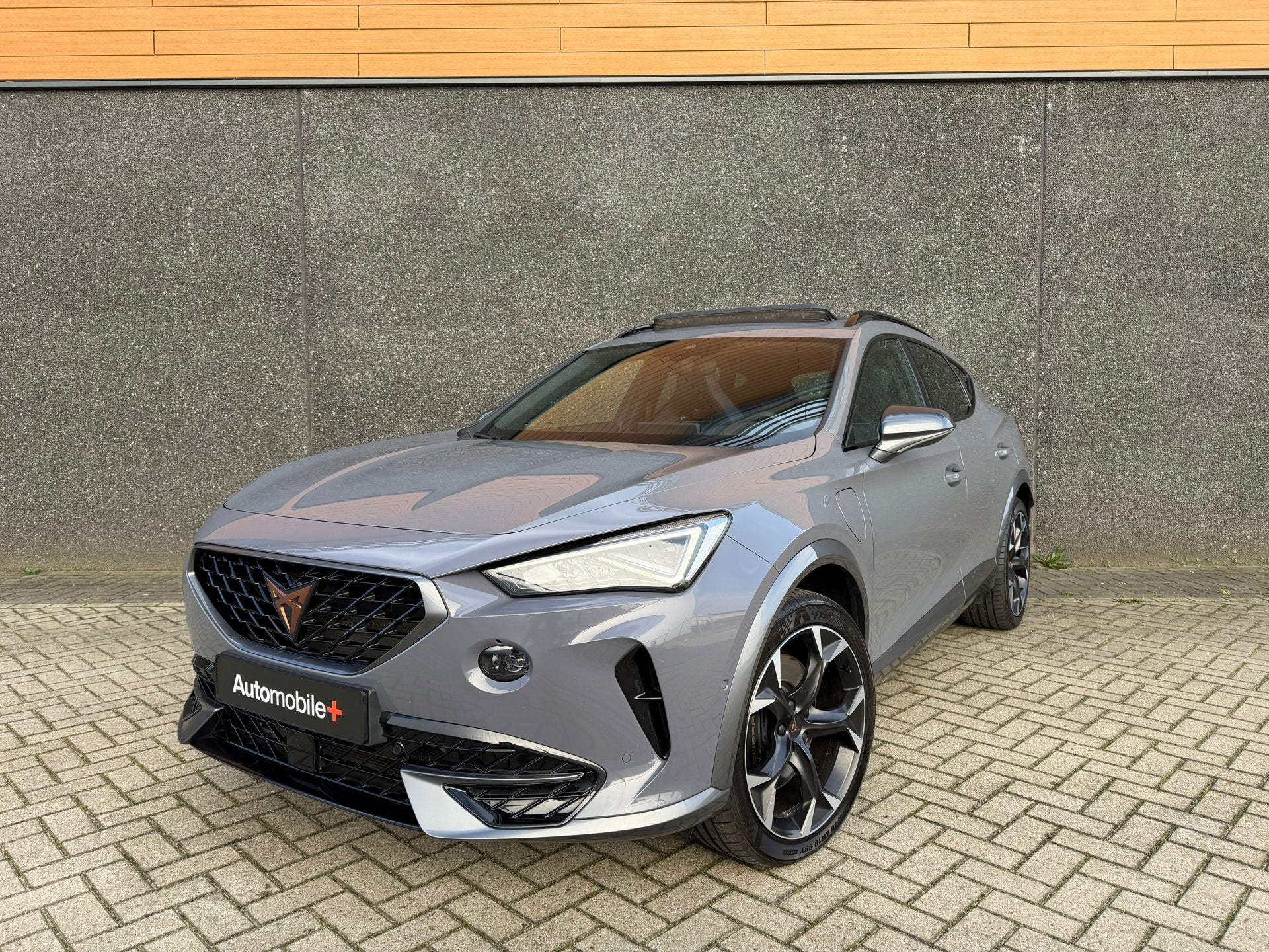 CUPRA Formentor 1.4 e-Hybrid VZ Performance Pano Ambi Trekha, Auto's, Dealer onderhouden, Gebruikt, Zwart, 4 cilinders